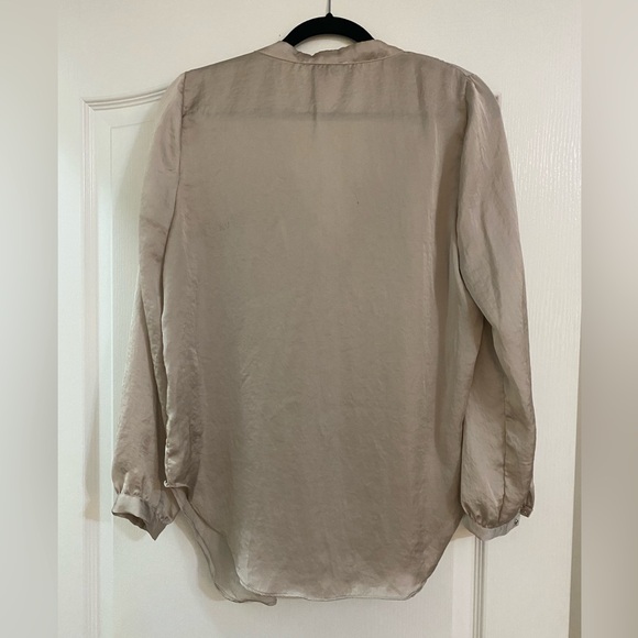 Elegant Light Tan Pullover Blouse - Size Medium - Picture 3 of 6